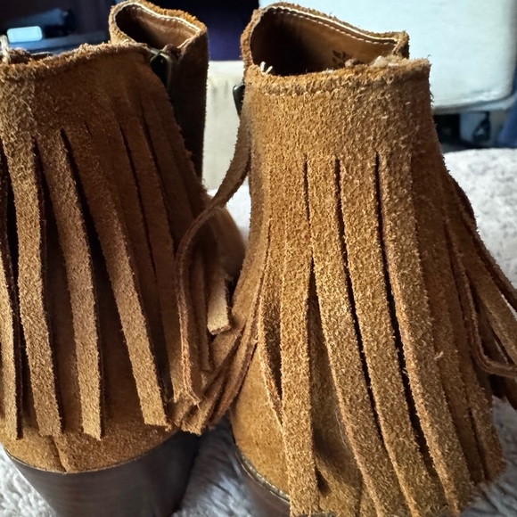 Kenneth Cole Reaction Tan Suede Fringe Ankle Boots – Western Cowgirl - Size 8.5 - Picture 5 of 6